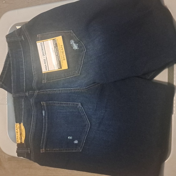 NWT JEANS - Picture 7 of 9